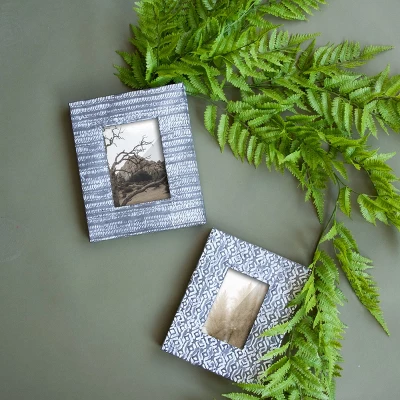 4 X 6 Inch Decorative Distressed Whitewashed Metal Pattern Picture Frame - Foreside Home & Garden 5 4 X 6 Inch Decorative Distressed Whitewashed Metal Pattern Picture Frame - Foreside Home & Garden - Image 3